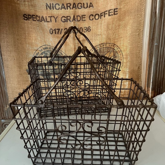 Other - Heavy duty Rustic Brown Wire Storage Basket with Handle